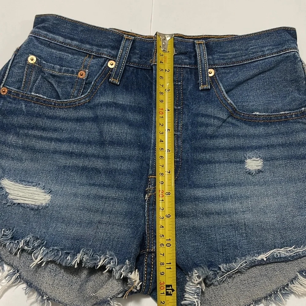 LEVIS 501 ORIGINAL WOMEN'S SHORTS JEANS. SZ W26 NWOT